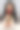女人把嘴唇藏在灰色背景下的红玫瑰后面图片下载