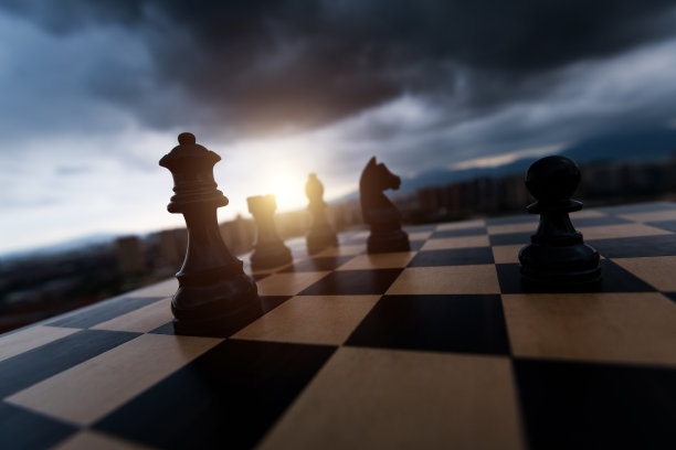 棋盘上的黑棋子图片下载