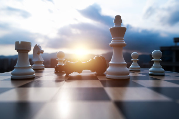 白王站立，黑王倒下图片下载