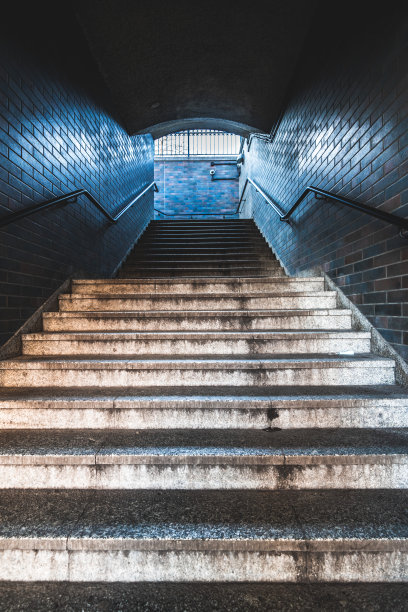 伦敦塔桥的低角度视图图片下载