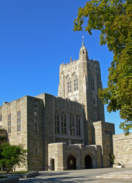 在一个阳光明媚的下午，普林斯顿大学的建筑图片下载