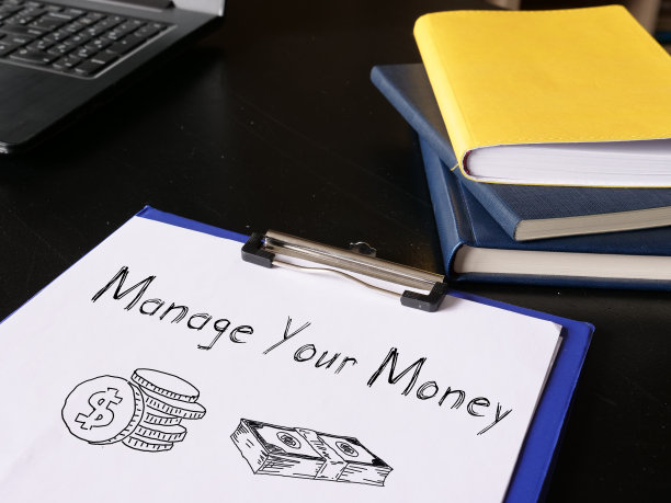“管理你的钱”显示在商业照片上使用的文字图片下载