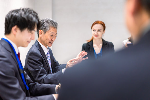 一个国际会议上的女口译图片下载