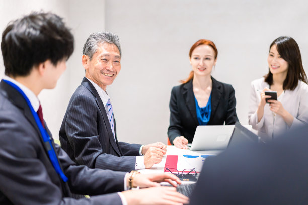 一个国际会议上的女口译图片下载