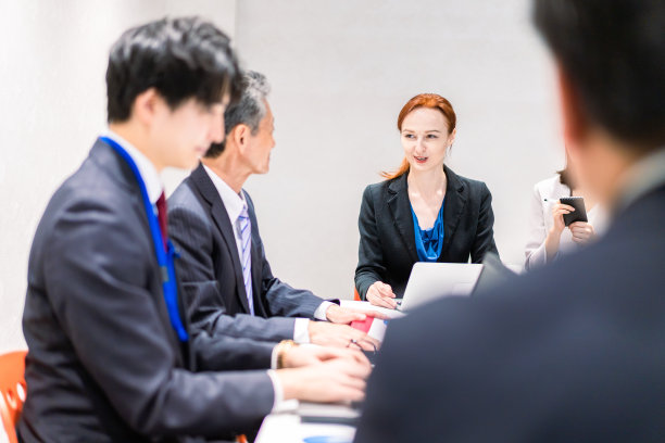 一个国际会议上的女口译图片下载