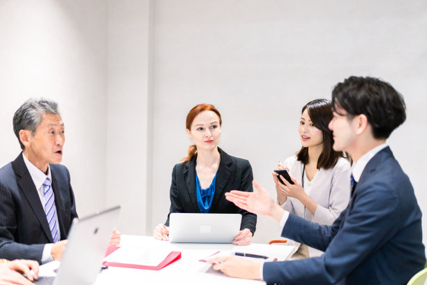 一个国际会议上的女口译图片下载