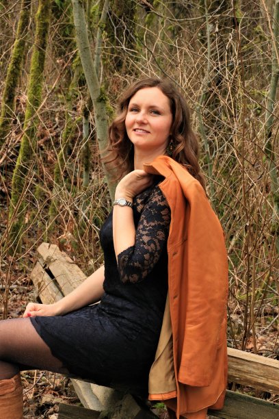 骄傲的女人图片下载