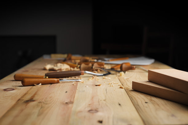 木工的桌子图片下载