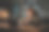 一个微笑的男孩坐在房间里，办公室的灯亮着，通过笔记本电脑和朋友视频通话，孩子正在修理一个机器人，焊接电线图片下载