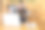 震惊的女子在笔记本电脑上阅读意想不到的信息图片下载