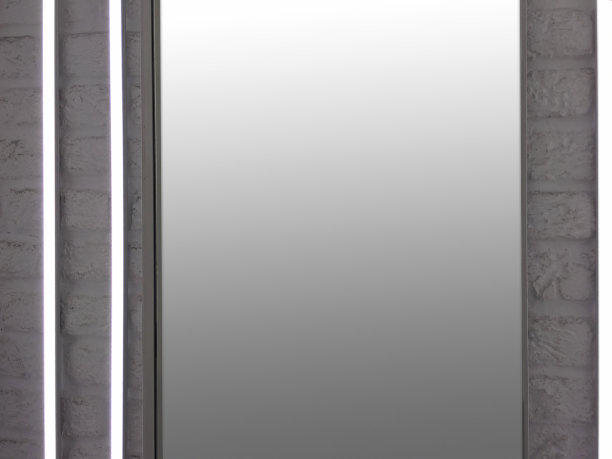 全长镜子挂在墙上，带LED灯(带剪辑路径的框架)图片下载