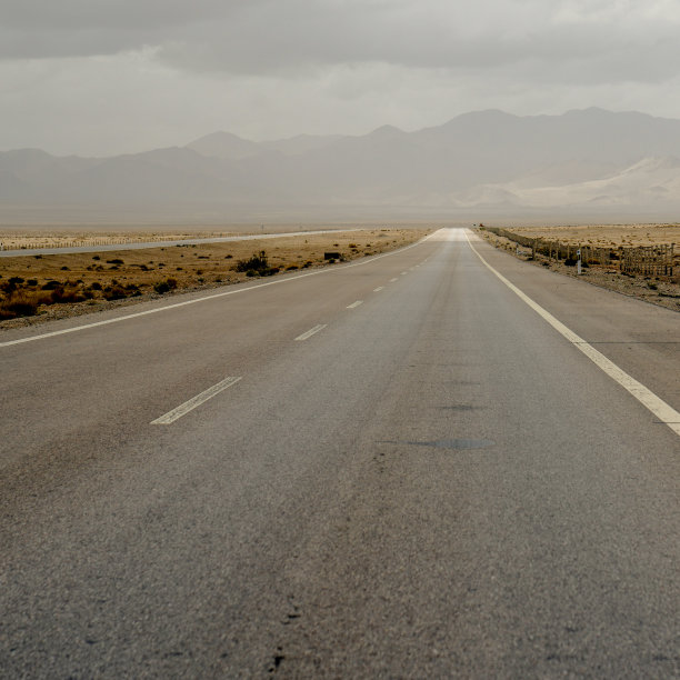 空的柏油路图片下载