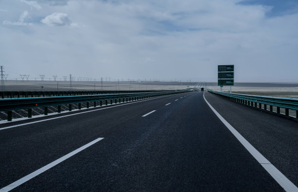 空的柏油路图片下载