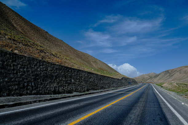 空的柏油路图片下载