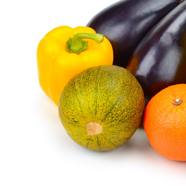 蔬菜和水果被隔离成白色。文本的空闲空间。图片下载