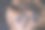 紧固件的木头。木桌上的自攻螺钉。图片下载
