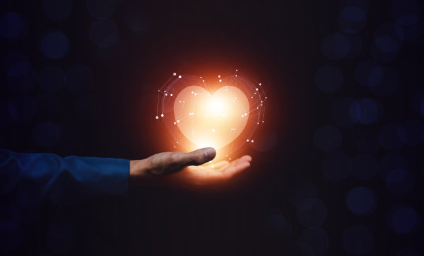 屏幕上手持数字心脏，医疗保健，爱心，器官捐赠，世界心脏日，世界卫生日，图片下载