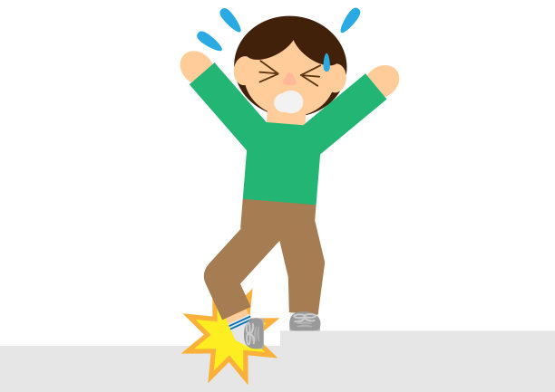 在小台阶上扭伤脚踝的人图片下载