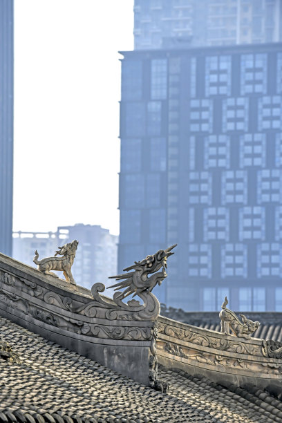 建筑顶部的守护生物是繁体中文图片下载