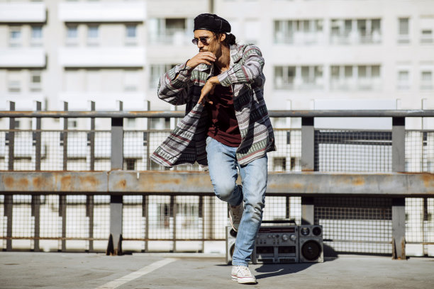 光滑的舞步图片下载