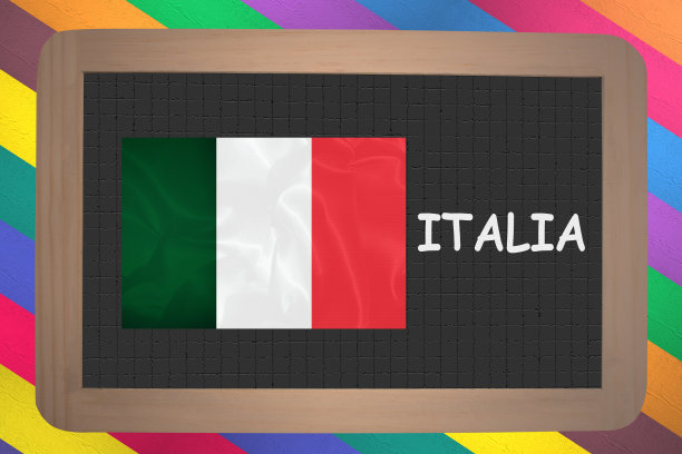 黑板背景上的意大利国旗图片下载