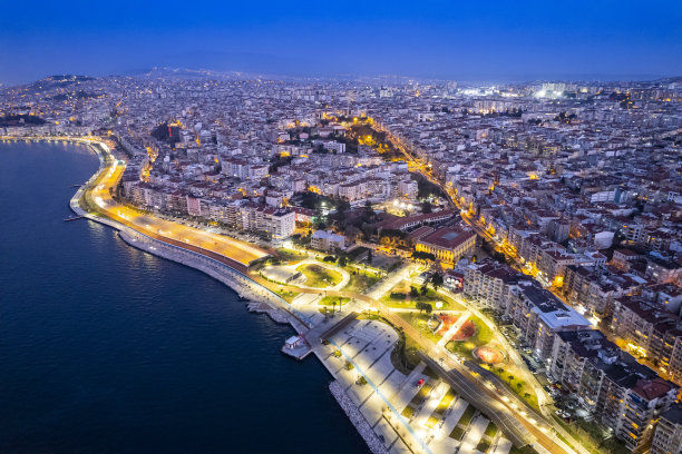 伊兹密尔白天用无人机拍摄的航拍照片图片下载