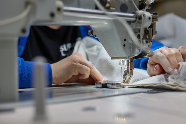 缝纫机的针在动。图片下载