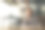 快乐自信的亚洲女商人看着相机微笑。图片下载