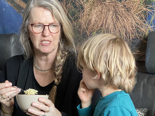 吃婴儿图片下载