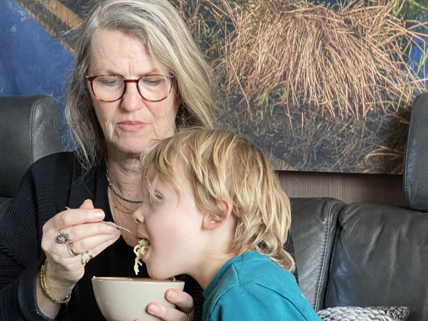 吃婴儿图片下载