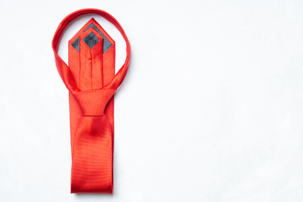 中性背景的红色领带图片下载