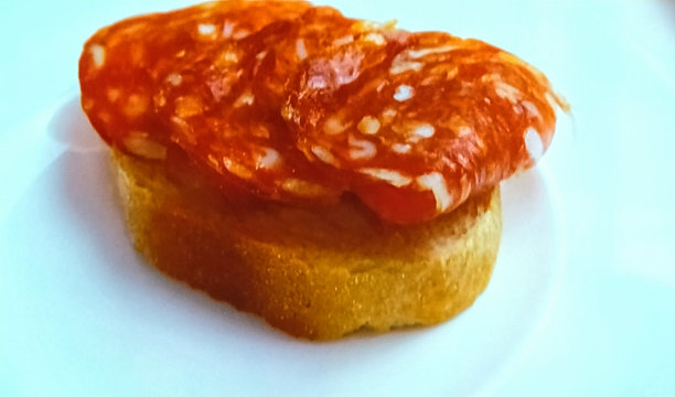 意式烤面包加卡拉布里亚滨海大道图片下载