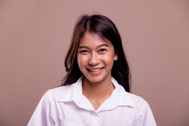 年轻的亚洲女性肖像。自信。图片下载