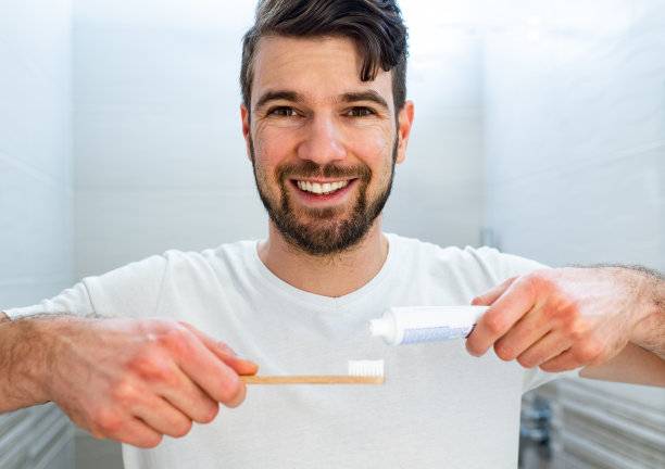 日常刷牙图片下载