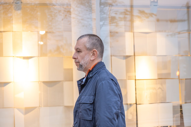 在上班的路上图片下载