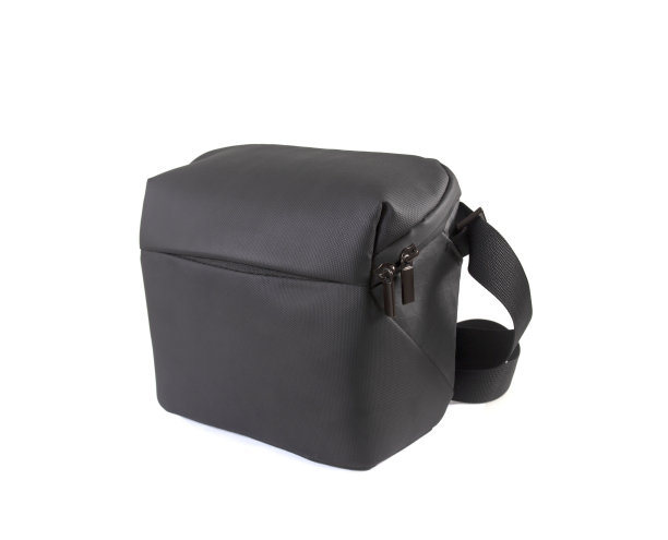 黑色肩袋孤立在一个白色的背景图片下载