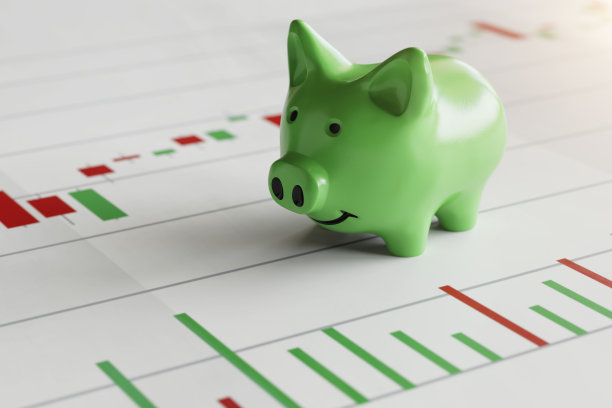 绿色投资储蓄罐与烛台图图片下载