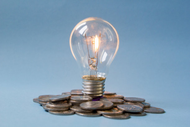 硬币和灯泡图片下载