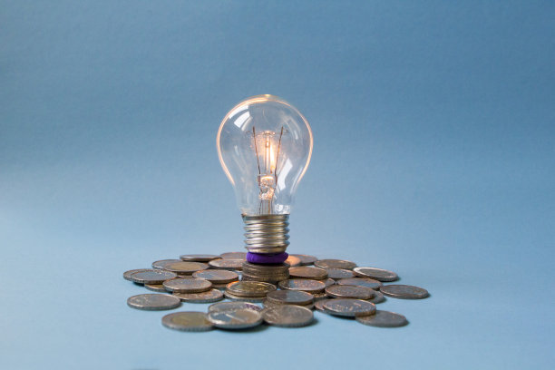 硬币和灯泡图片下载