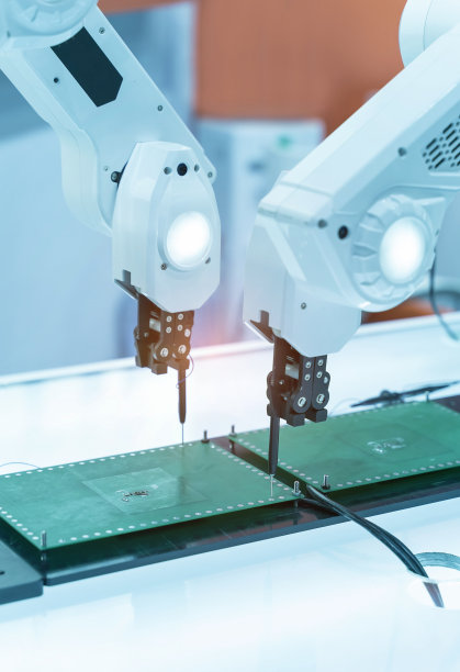 用于印刷电路板(PCB)组装机焊接或焊接零件的自动机器人图片下载