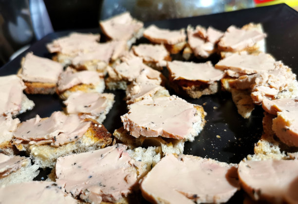 一盘鹅肝，烹饪装饰图片下载