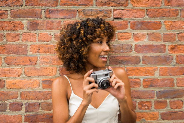 美丽的非裔美国女人肖像图片下载