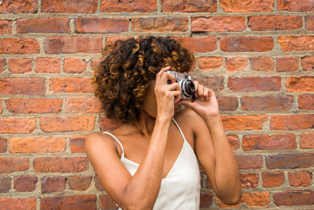 美丽的非裔美国女人肖像图片下载