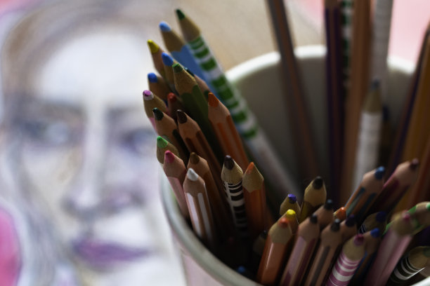 彩色铅笔绘画艺术和彩色铅笔的形象图片下载