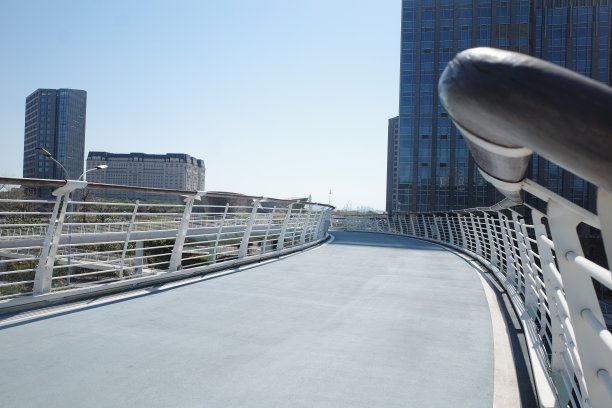 一座现代城市钢桥的一角图片下载