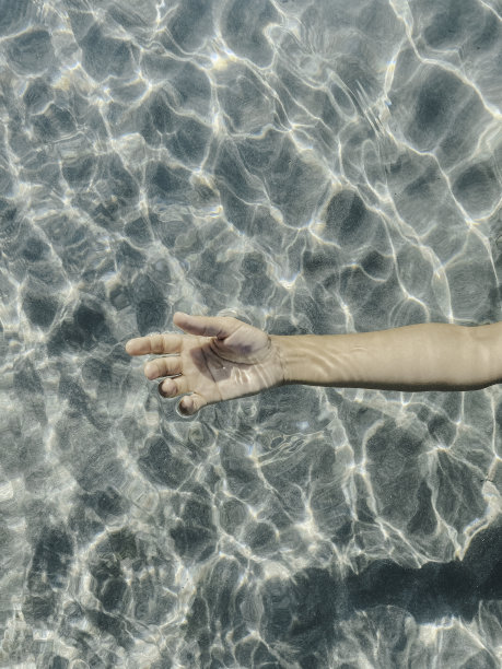 海上的女人图片下载