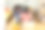 美丽的女孩支持她的男朋友，而在家工作图片下载
