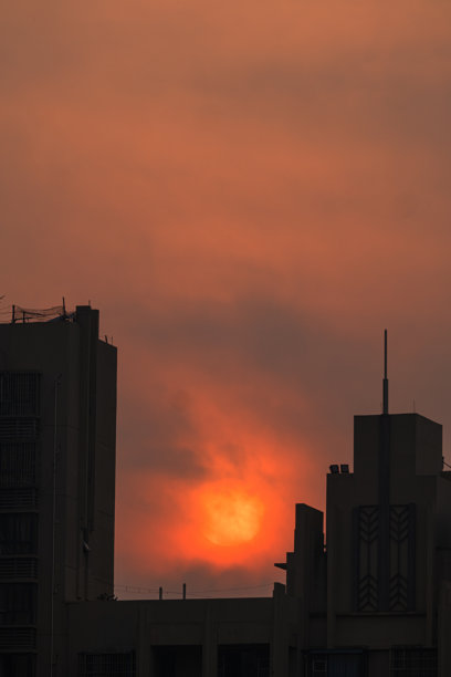 城市的日出图片下载