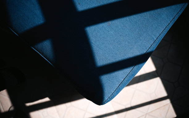 阳光下的阴影图片下载