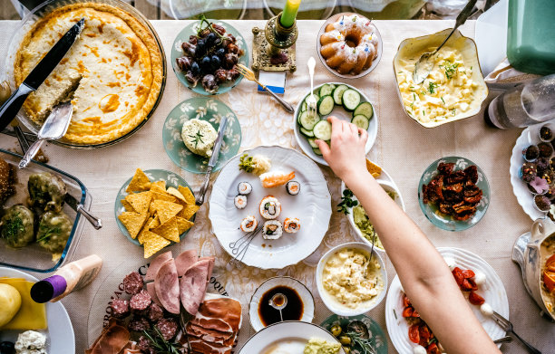 节日早午餐餐桌上的鸟瞰图变化丰富图片下载